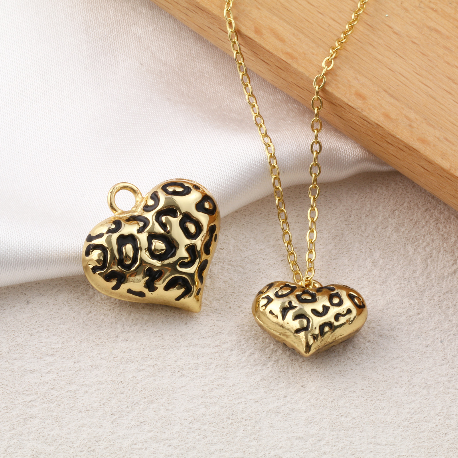 1 Piece Brass 3D Heart Charms  – Enclosure 3D Printing recenzja i cena